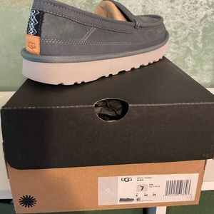 BRAND NEW UGG DEX SHOE, SIZE 7